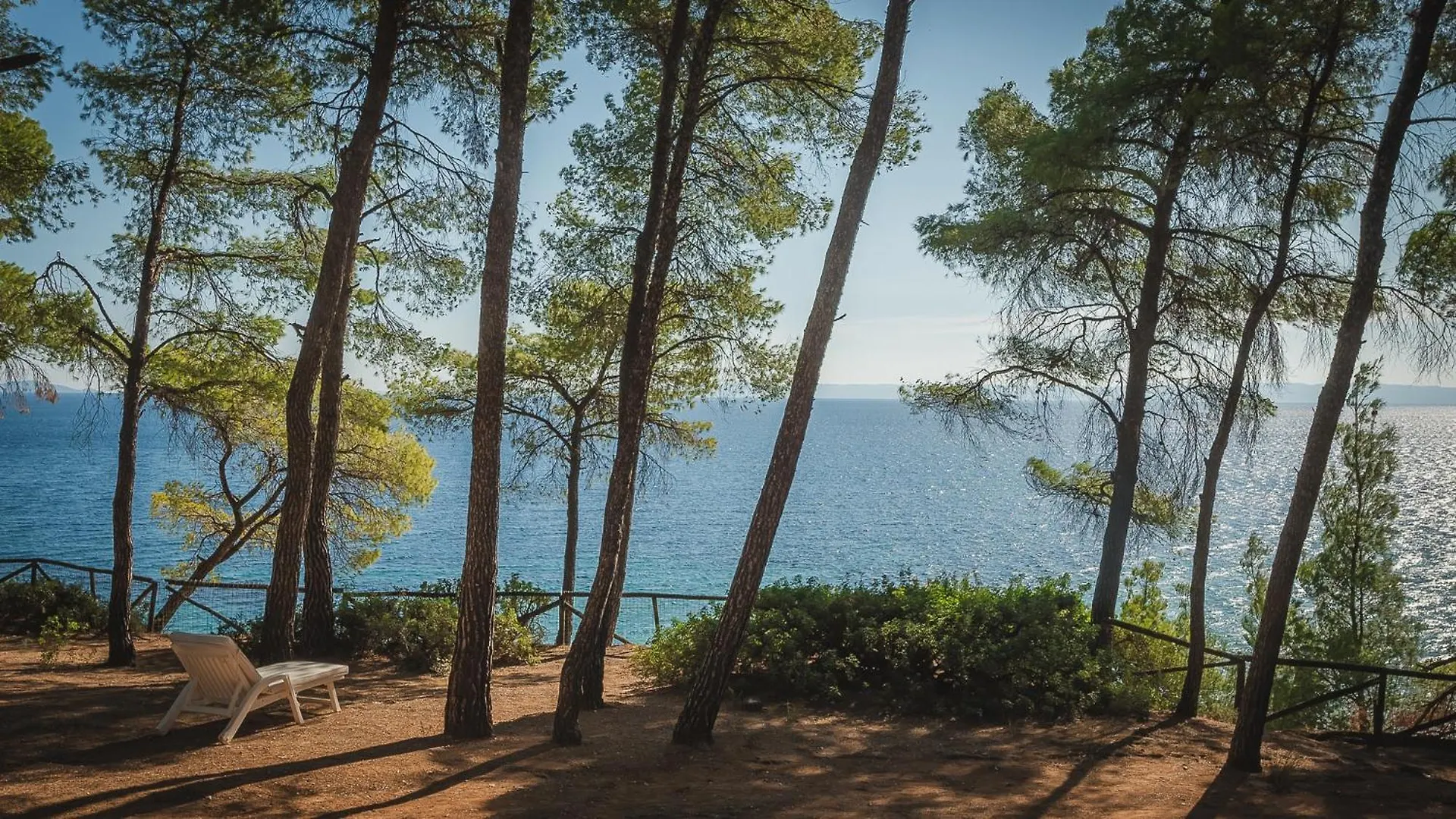 Squirrel Beach Front Villa, Metamorfosi Metamórfosi