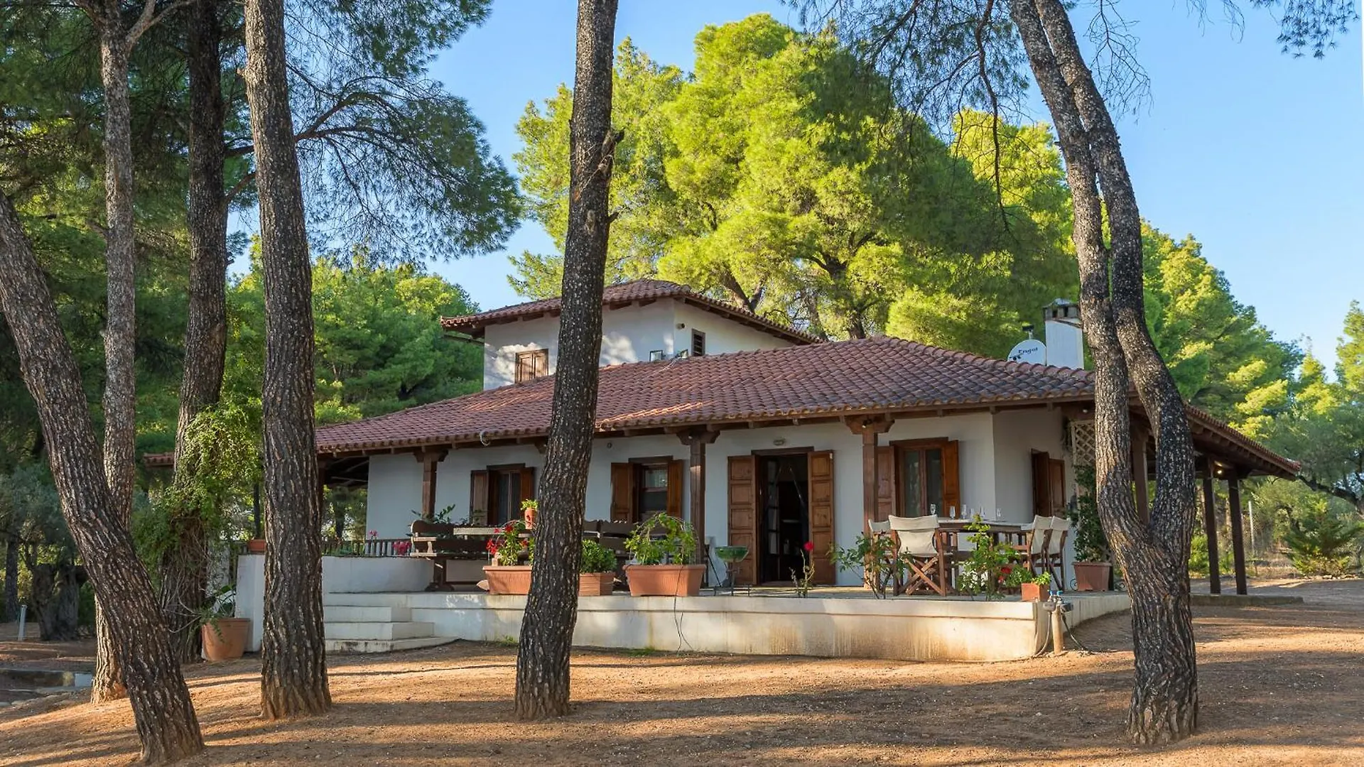 Squirrel Beach Front Villa, Metamorfosi Hébergement de vacances