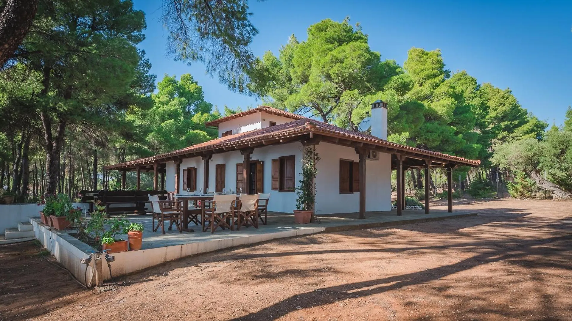 Squirrel Beach Front Villa, Metamorfosi Metamórfosi