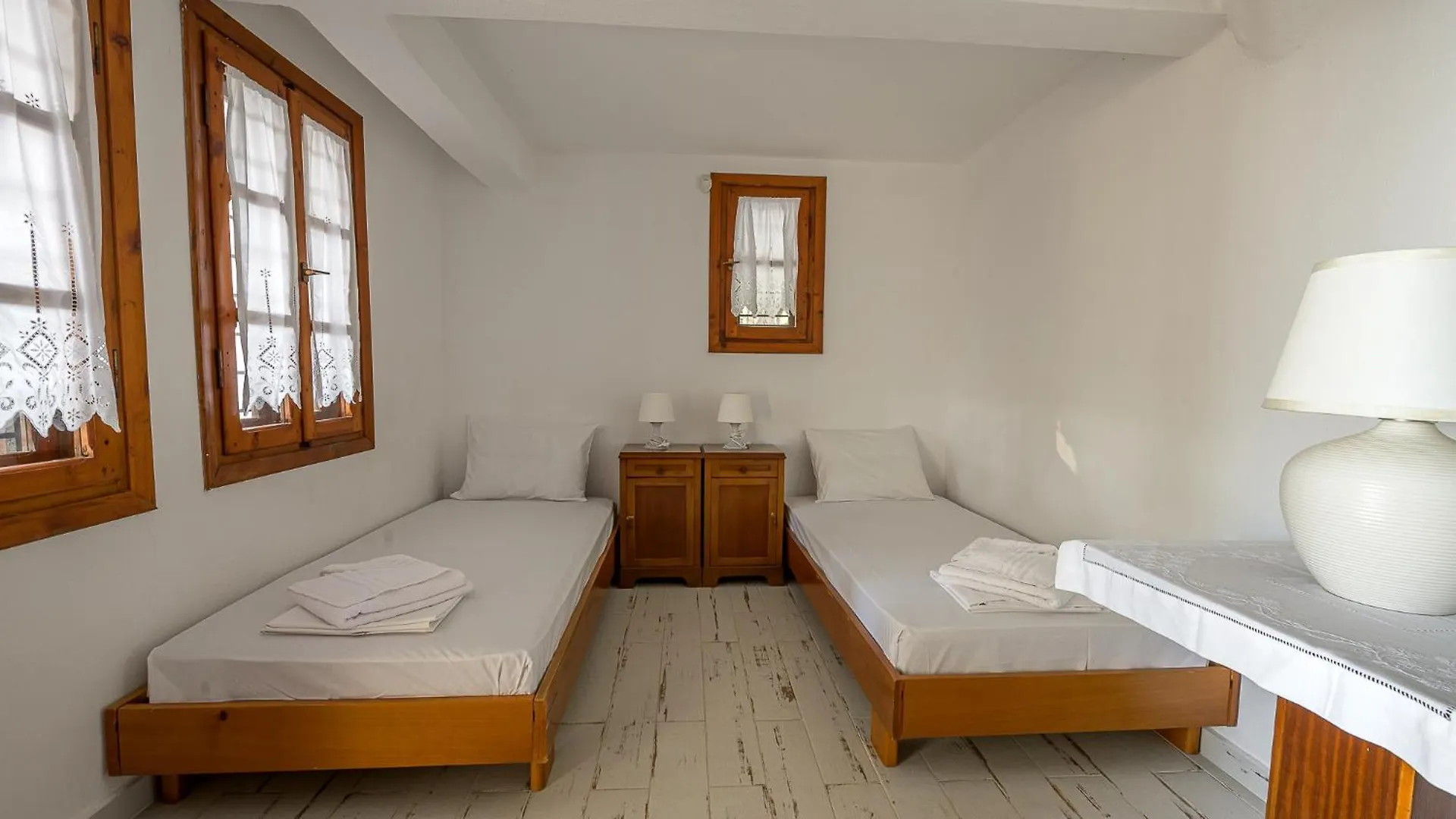 Squirrel Beach Front Villa, Metamorfosi 0*, Metamórfosi Grèce