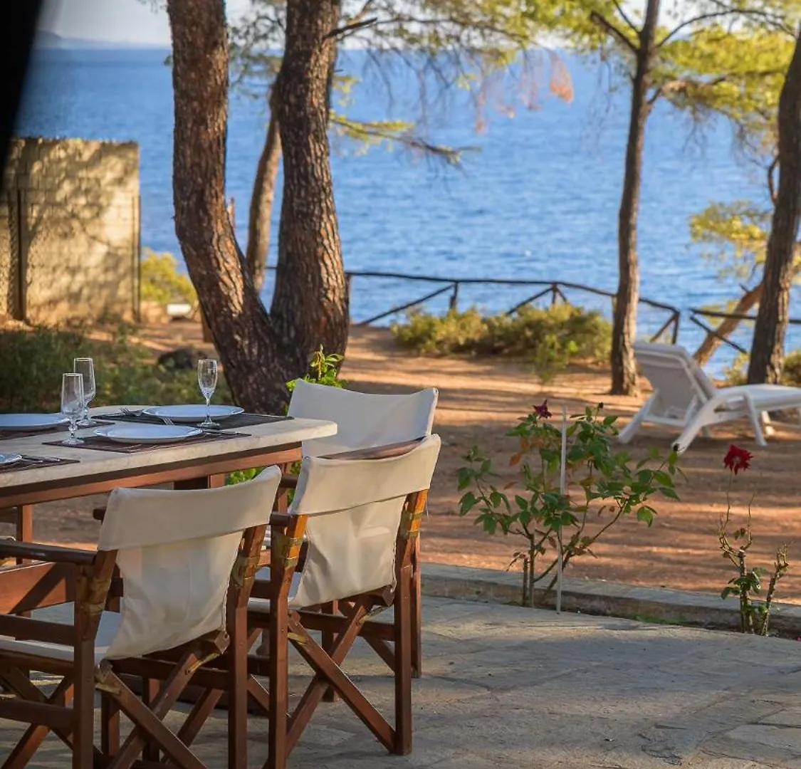 Squirrel Beach Front Villa, Metamorfosi 0*, Metamórfosi
