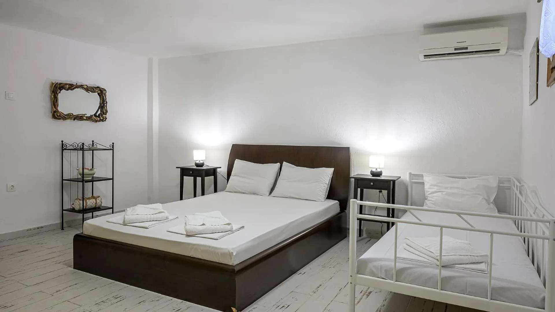 Squirrel Beach Front Villa, Metamorfosi