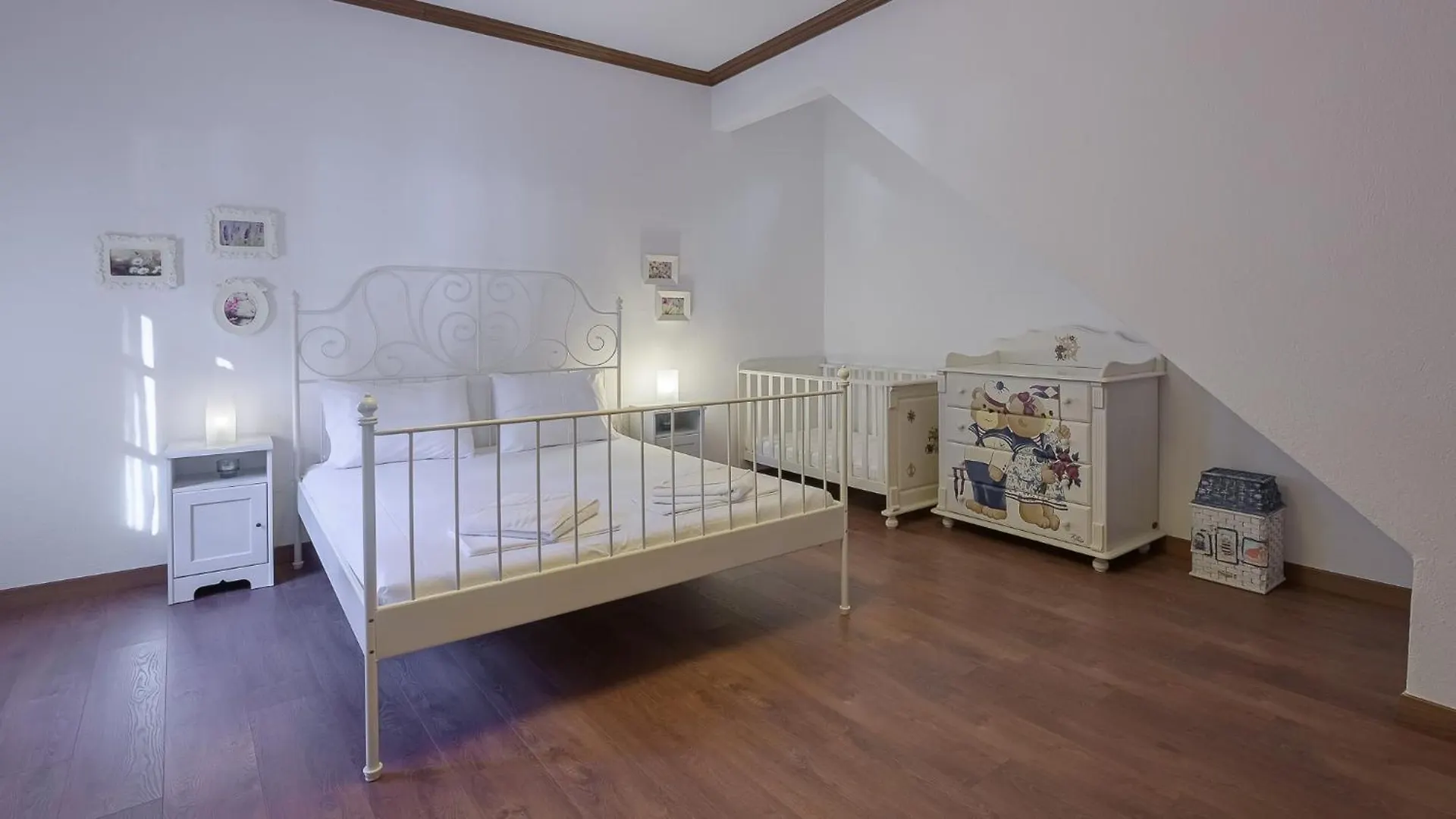 Squirrel Beach Front Villa, Metamorfosi 0*, Metamórfosi Grèce